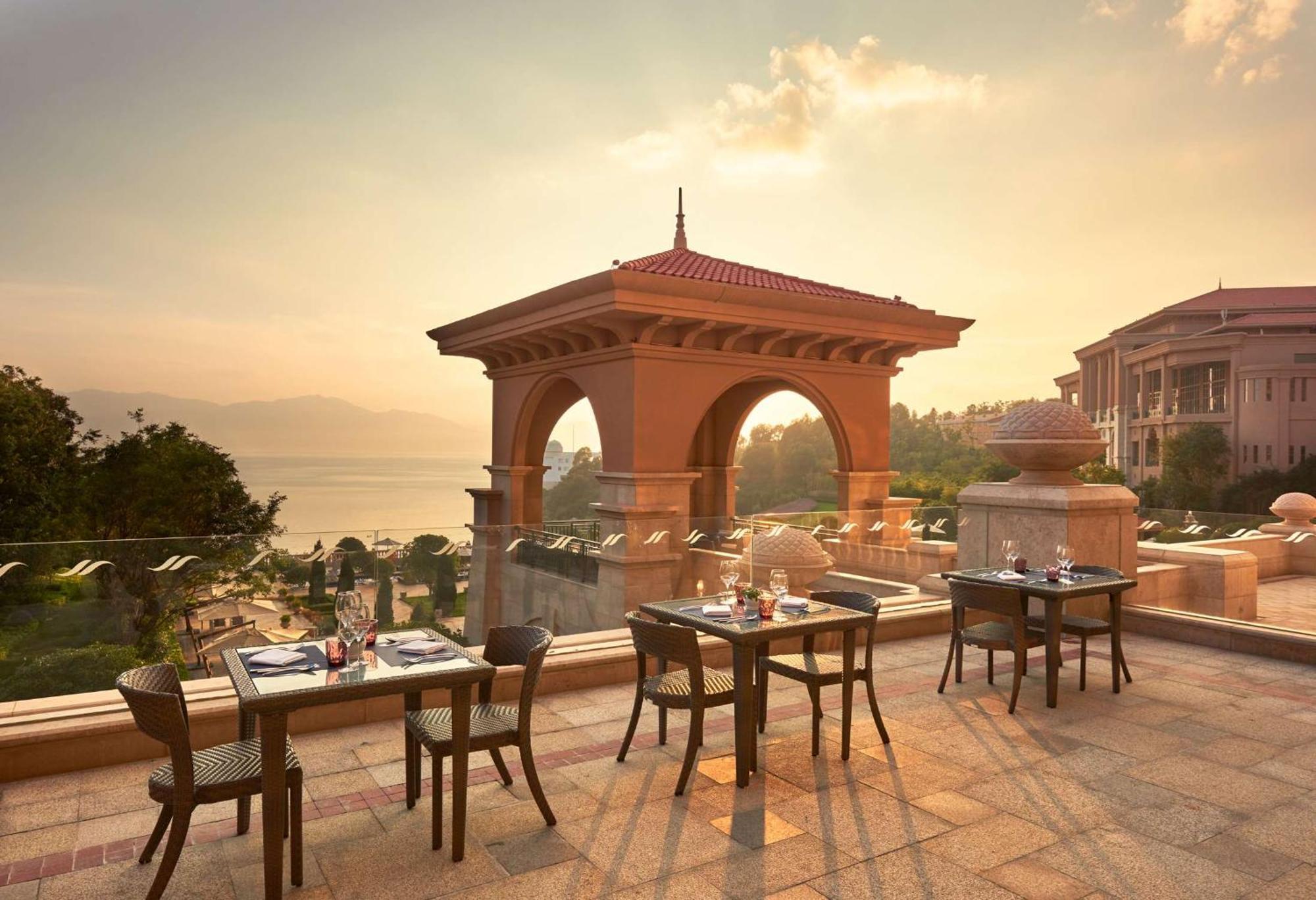 Hilton Yuxi Fuxian Lake Chengjiang  Екстер'єр фото